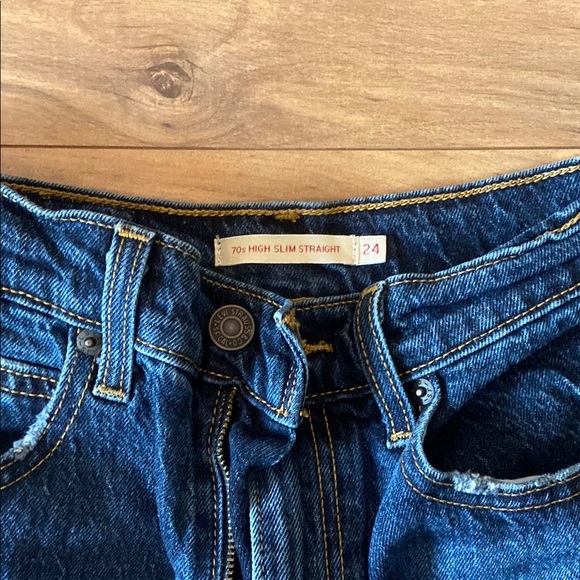 Levi’s - Picture 2 of 3